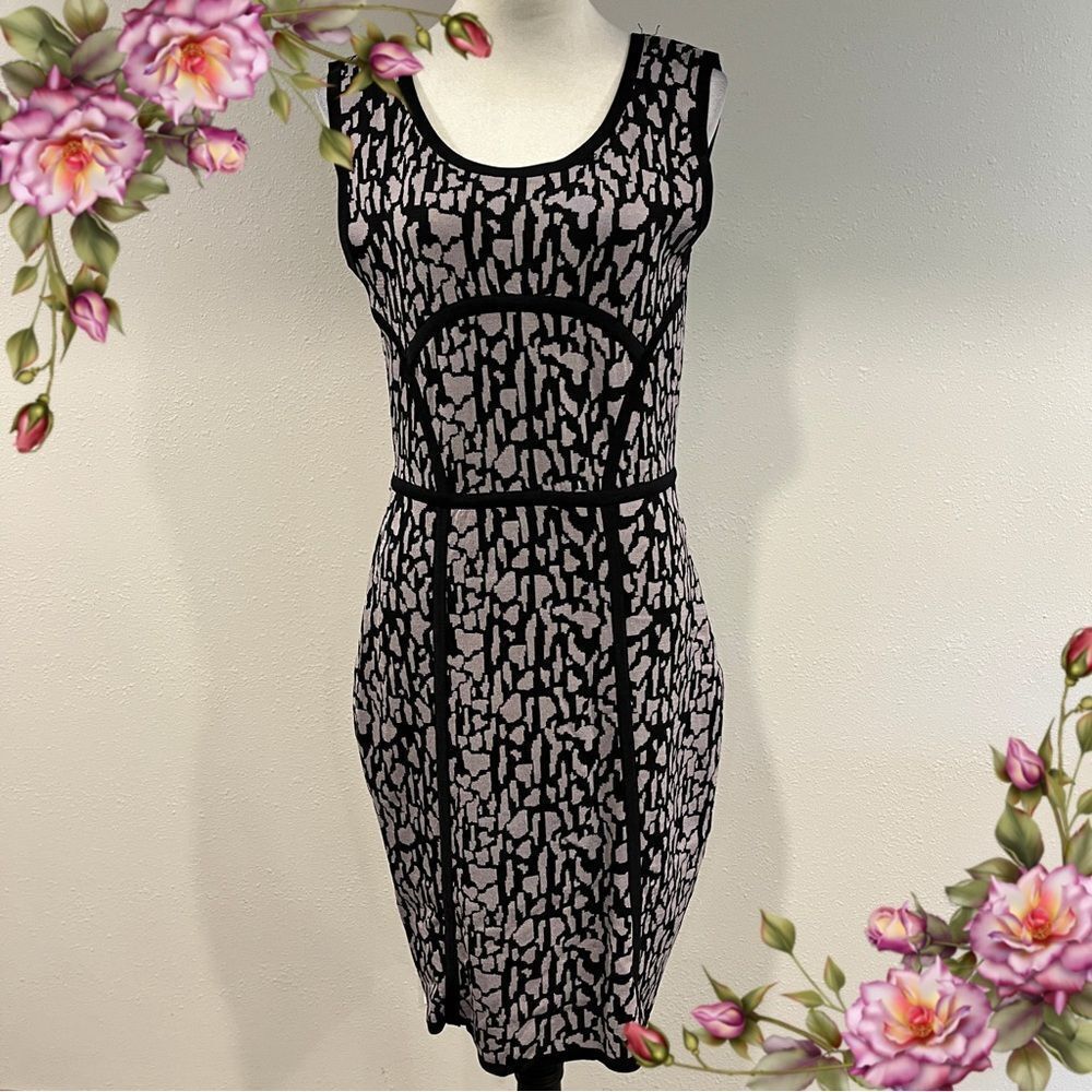 Carmen Elegant Black and grey Patterned sleeveless‎ sweater Dress size large